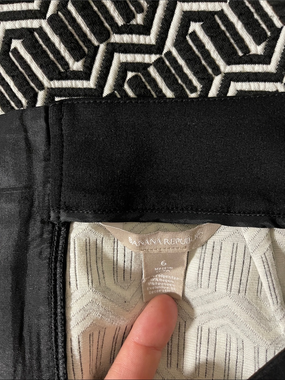 Banana Republic Black & White Geometric Knit Pencil Skirt - Picture 2 of 4
